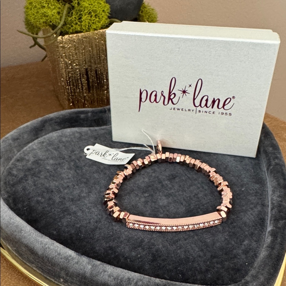 Pink Gold Tone Metal Bar Bracelet With Lear Crystals